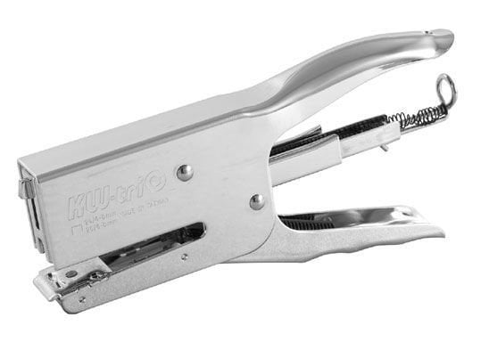 RISCHIA DI PERDERE IL PENE DOPO INCIDENTE CON SPILLATRICE - Lercio