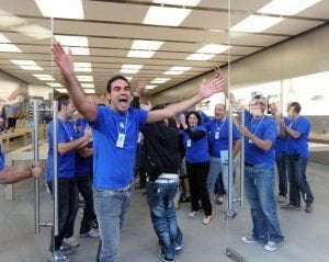APPLE STORE ASSUME 600 PERSONE PER IL GIORNO D'APERTURA - Lercio