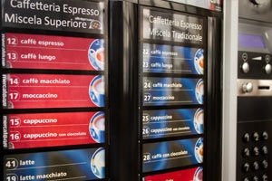 LO CREDONO MORTO MA SI ALZA PER UN CAFFÈ - Lercio