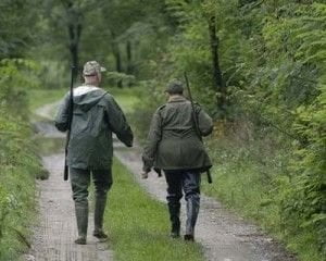 UCCIDE UN CERVO IN INCIDENTE DI CACCIA, SALVO L'AMICO - Lercio