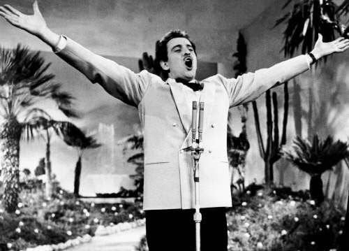 93enne malato terminale chiede di incontrare Domenico Modugno - Lercio