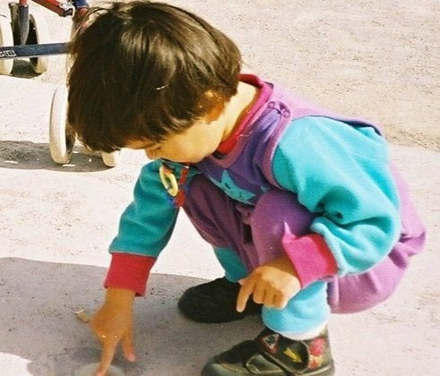 BIMBO TROVA LAMPADA DI ALADINO MA NON SA CONTARE FINO A TRE - Lercio