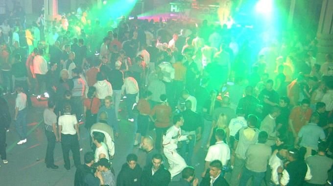 IN COMA DA DUE ANNI SI RISVEGLIA DENTRO A UN RAVE - Lercio