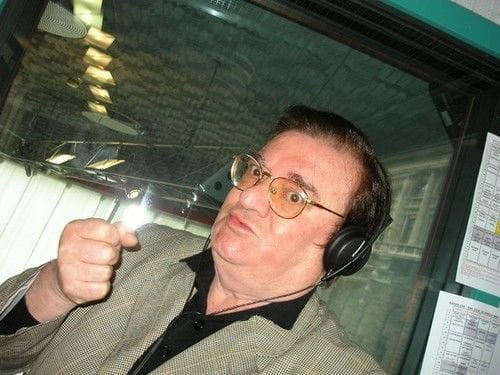 SANREMO, FUORI LEONE DI LERNIA: "FANCULO A LORO E CHEDDE CANZONI DEMMERDA" - Lercio