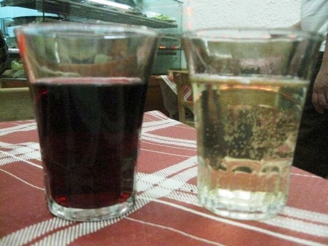 L'acqua fa male, il vino fa cantare - Lercio