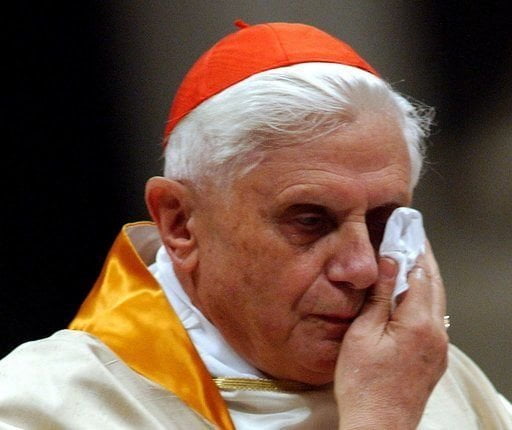 Ratzinger commosso: "Bersani potrebbe essere il prossimo Presidente del Consiglio". - Lercio