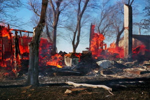 INCENDIO, MUOIONO TRE PERSONE. POMPIERI RITARDANO: "REGISTRAVAMO L'HARLEM SHAKE" - Lercio