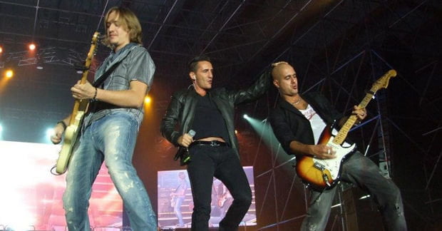 TREDICENNE IN COMA ASCOLTA I MODÀ E MUORE - Lercio