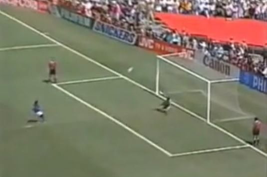 Atterrato su Urano il pallone calciato da Baggio durante Usa '94 - Lercio