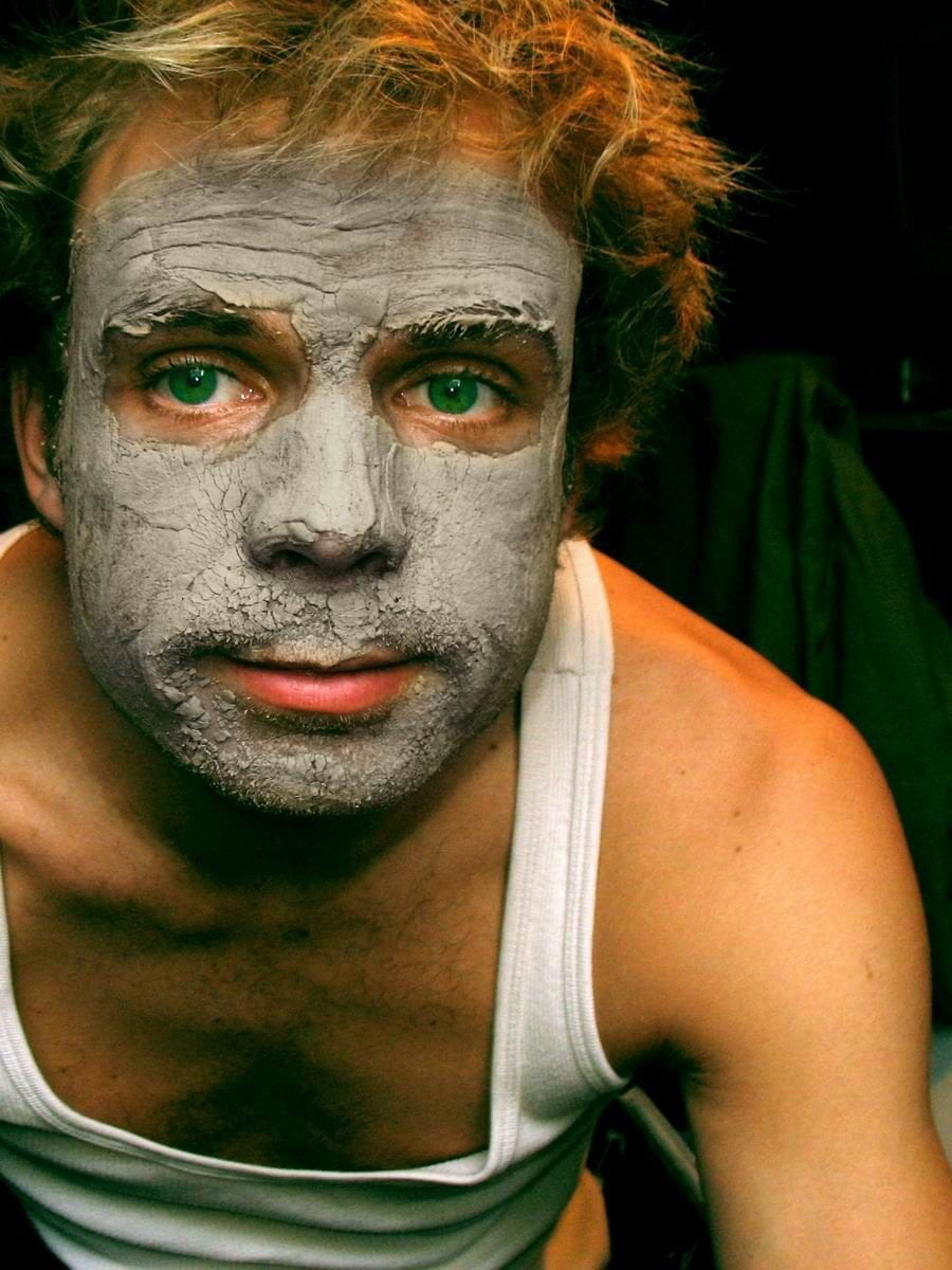 MESTIERI ANTICRISI: NASCE L'INESTETISTA. - Lercio