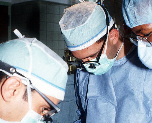 Muore durante operazione per cambio di sesso: omicidio o femminicidio? - Lercio