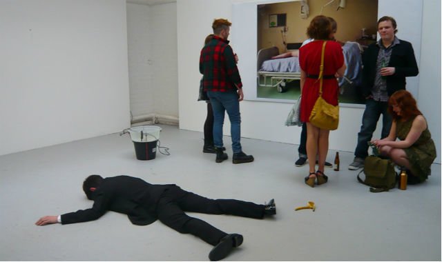 Ondata di calore a roma: record di scivoloni al museo delle cere - Lercio