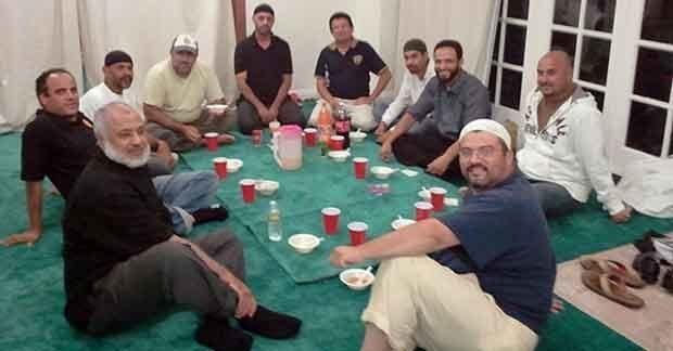 I Fratelli musulmani in realtà sono cugini - Lercio