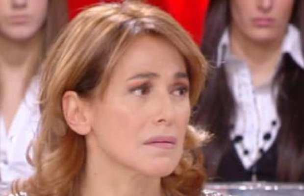 INDIGENI CANNIBALI FUGGONO PER EVITARE INTERVISTA DELLA D'URSO - Lercio