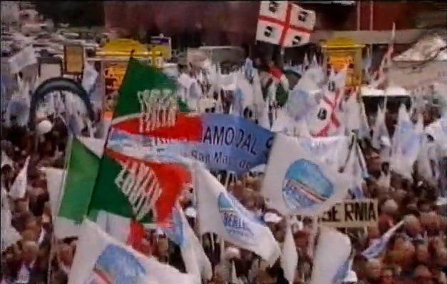 MISURE ANTIRAZZISMO: PARI DIGNITÀ PER CHI VOTA PDL - Lercio