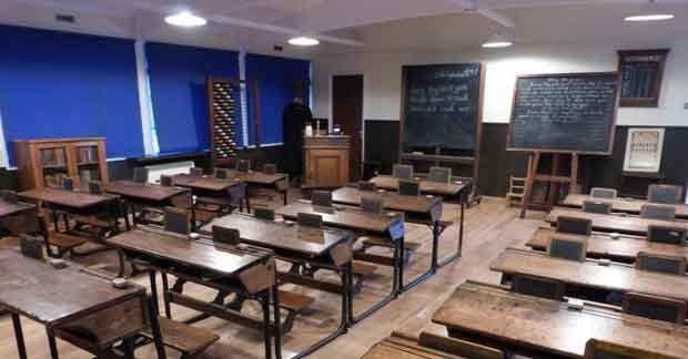 Scienza, scoperta correlazione fra lezioni di storia e blocco dello spazio-tempo. - Lercio