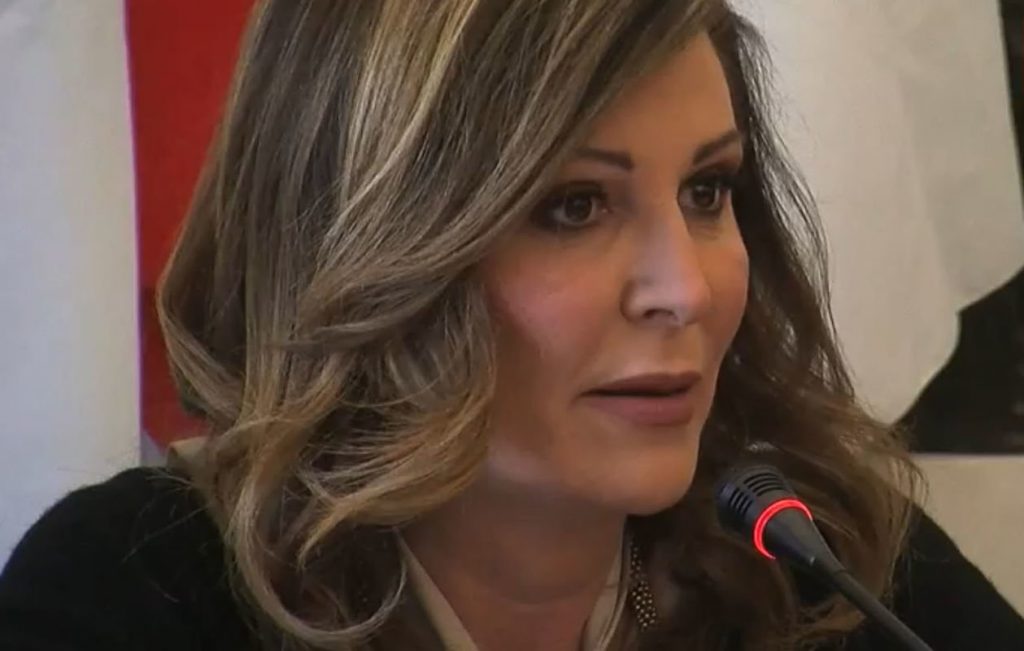 Daniela Santanchè apre al Pd: "Vi mangerò il cuore". - Lercio