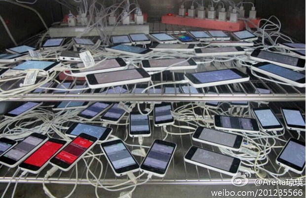 DOPO LAMPEDUSA, PAPA FRANCESCO VISITA LE FABBRICHE APPLE IN CINA - Lercio