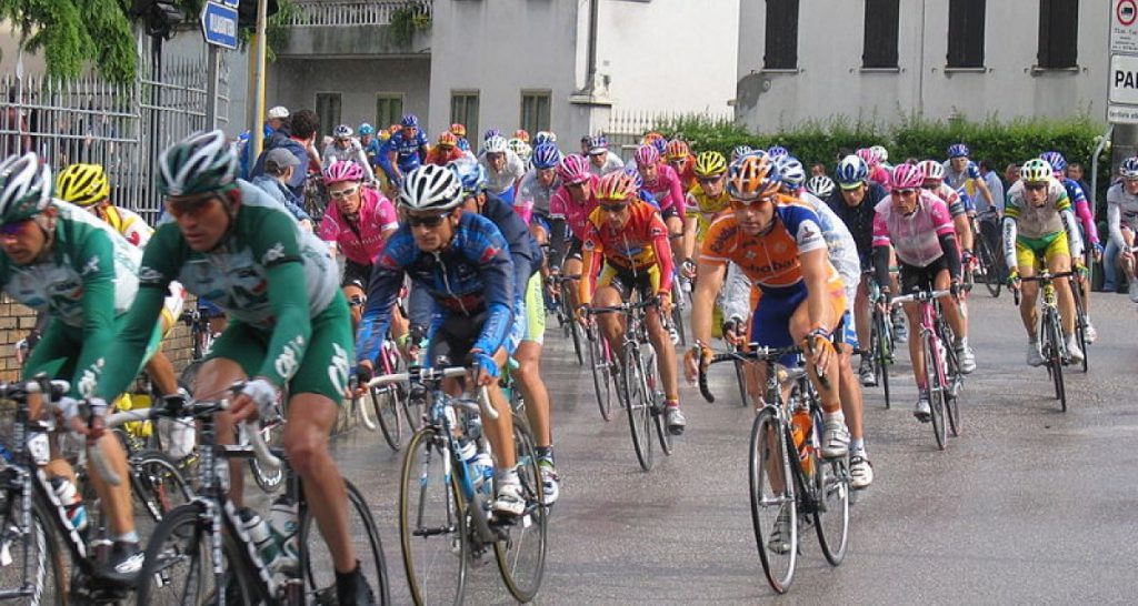 Nasce specializzazione in "Preparatore di ciclisti" alla facoltà di Chimica Farmaceutica - Lercio