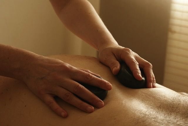 Casa per appuntamenti nascondeva centro massaggi - Lercio