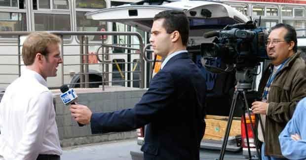 Passante intervistato sull'attualità dice cose sensate - Lercio