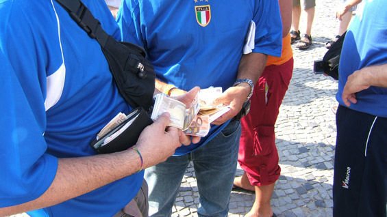 Bagarino parla con accento lombardo, i colleghi gli tagliano la lingua - Lercio