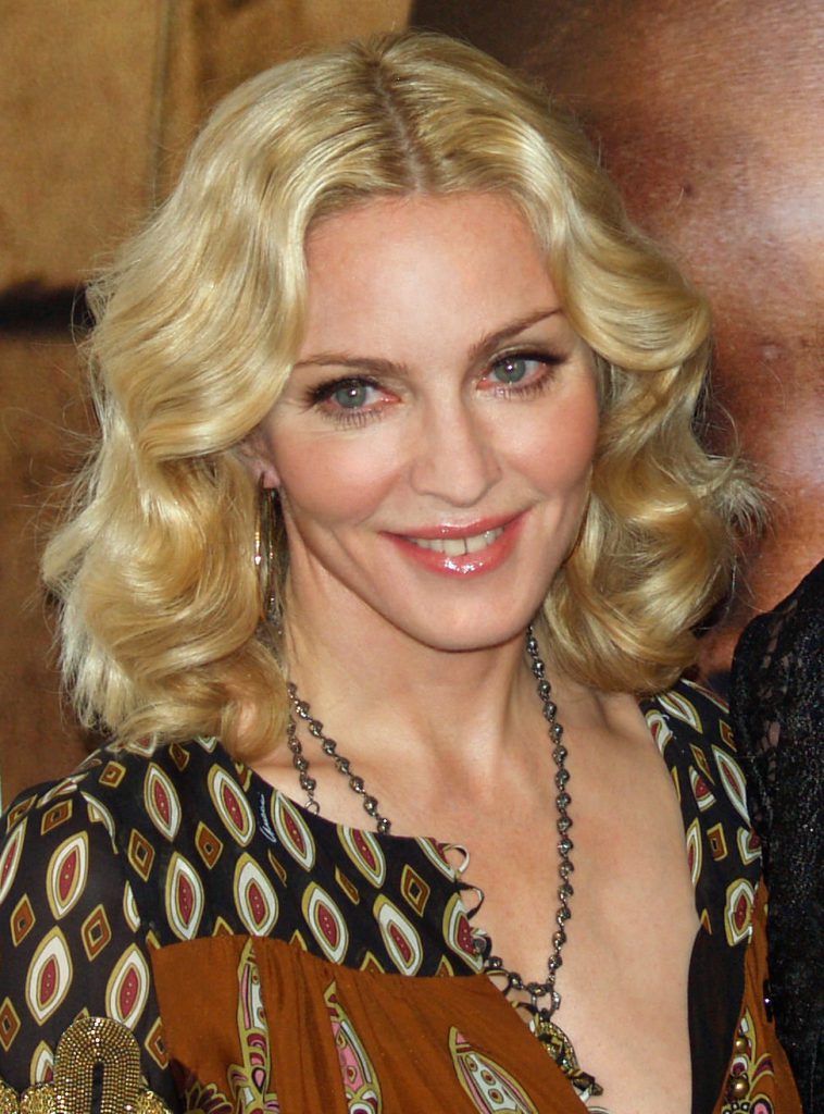 Madonna Shock: nutre i figli con sperma dei partner - Lercio