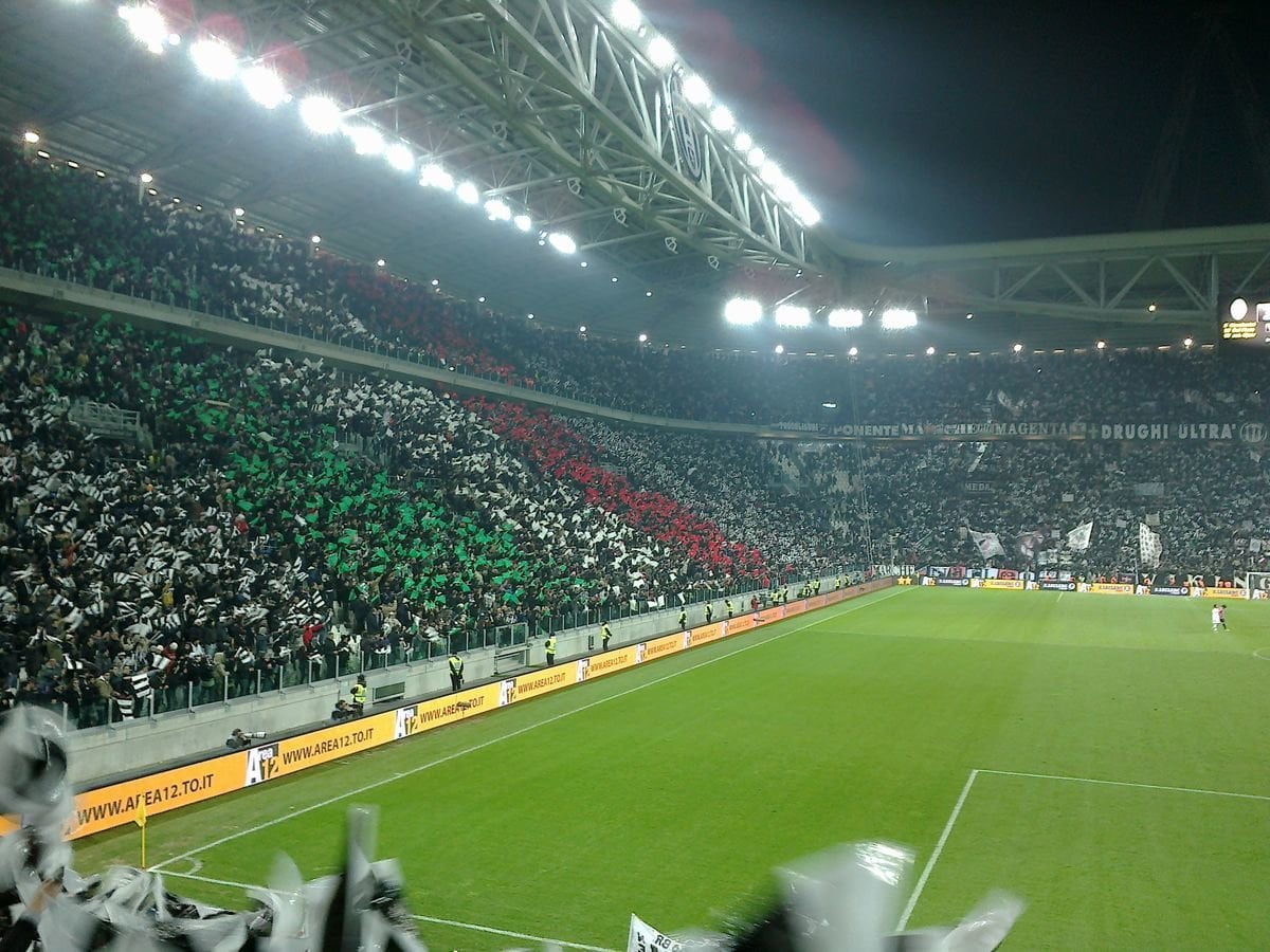 Letto labiale di un tifoso "Arbitro di merda": chiusa per due turni la curva della Juventus - Lercio