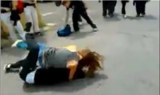 MAMME NON PARLANO DEI LORO FIGLI: SCOPPIA UNA RISSA - Lercio