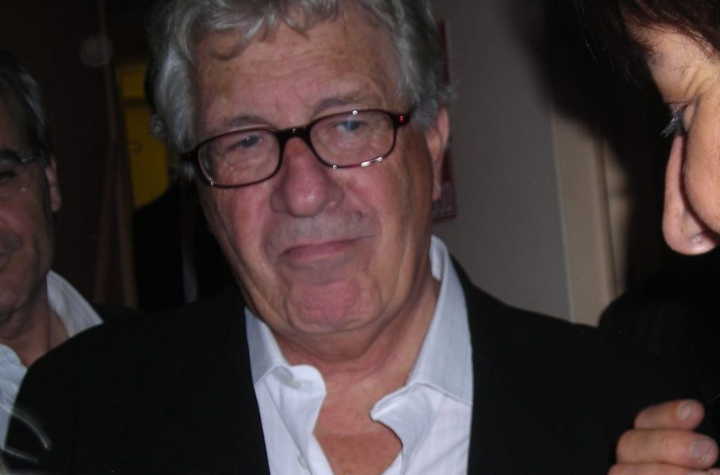 Terremoto in Campania: cedimento strutturale per Peppino Di Capri - Lercio