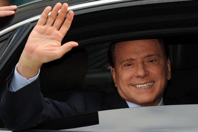 Berlusconi scappato dall'Italia oltre un mese fa, forse rimpiazzato da un robot - Lercio