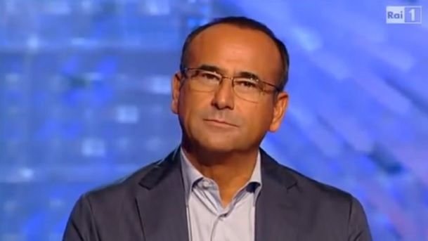 Dedicata una nuova sfumatura di marrone a Carlo Conti - Lercio