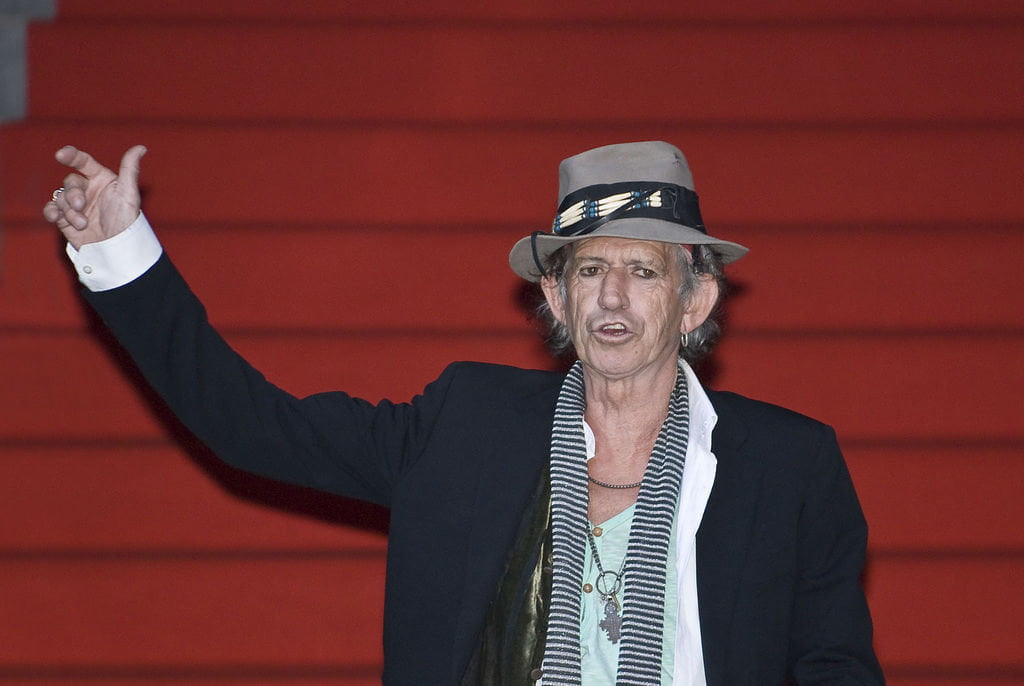 Keith Richards illustrerà i benefici di alcool e droghe pesanti ad un convegno sulla salute - Lercio