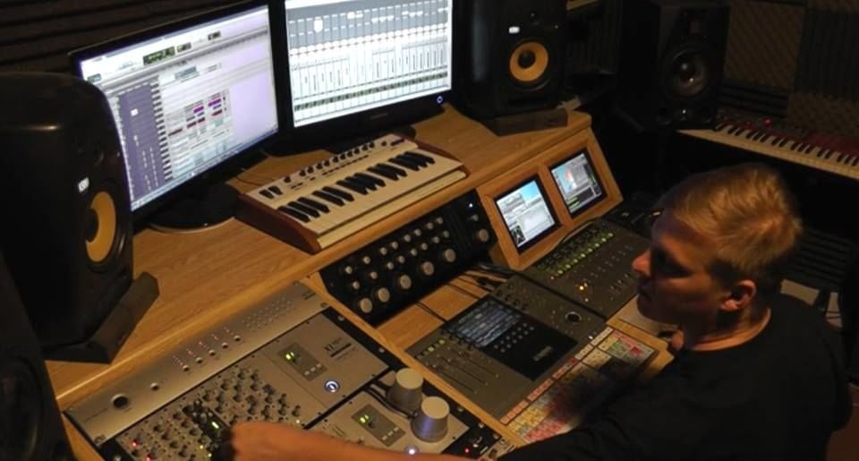 Par condicio anche nell'etere: nasce Radio Satana - Lercio