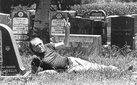 Si finse morto per frodare il Fisco ma 45 anni dopo muore davvero - Lercio