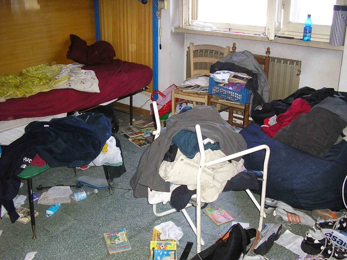 Smettila di cazzeggiare su internet e metti a posto la tua stanza! - Lercio