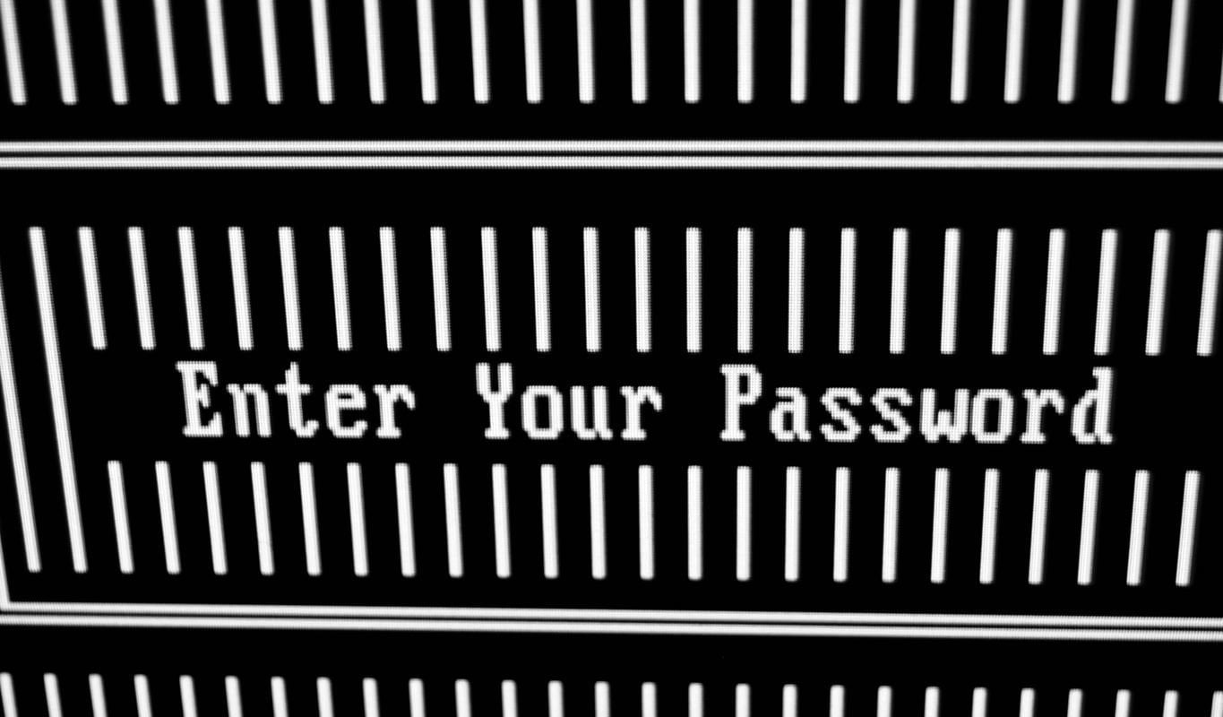 60enne sceglie password diversa dalla sua data di nascita - Lercio