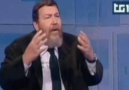 Giuliano Ferrara attraversa la strada e travolge un ubriaco al volante - Lercio