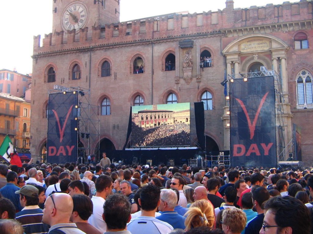 I parlamentari del M5S restituiranno il tempo che perderanno a guardare il Festival - Lercio