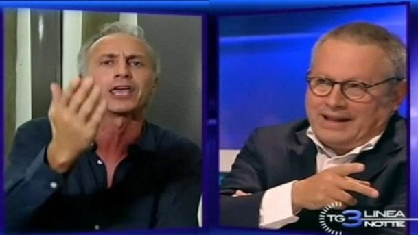 Liguori batte Travaglio in una partita di "sasso, carta, forbice" - Lercio