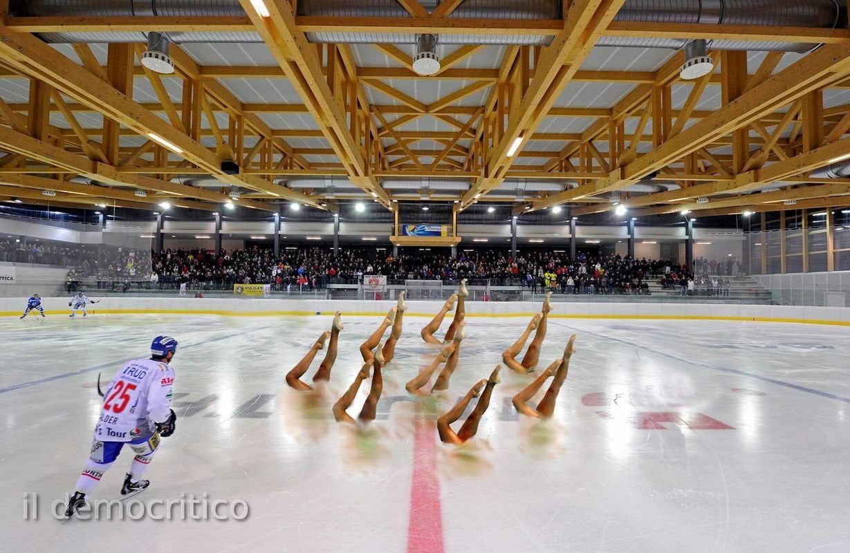 Olimpiadi invernali di Sochi: sospesa la prima gara di nuoto sincronizzato - Lercio