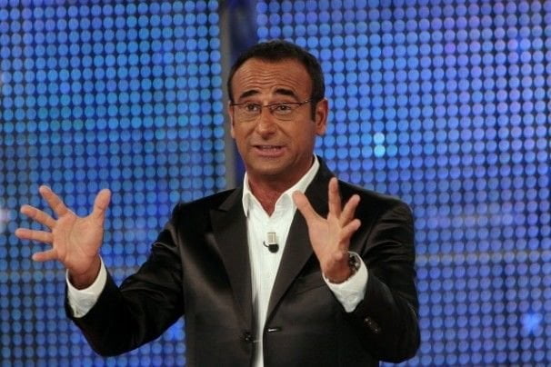 Programma di Carlo Conti interrotto per cori razzisti - Lercio