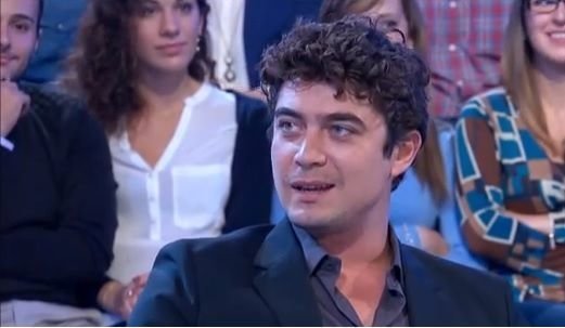 Scamarcio trovato vivo nel suo appartamento - Lercio