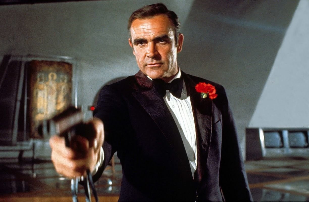 Falsificava la sua licenza d'uccidere. Guai per James Bond - Lercio