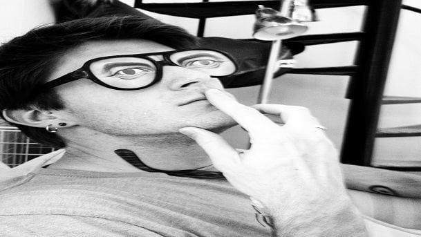 Ragazzo prodigio ricorda a memoria la trama di più di 5000 film porno - Lercio