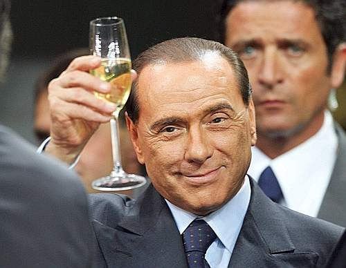 Berlusconi affidato a un centro anziani: "Organizzerò delle tombolate eleganti" - Lercio