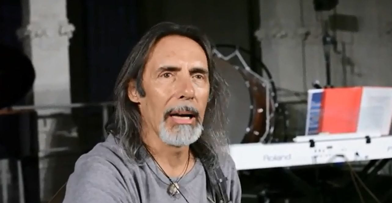 Canta "Teorema" in tv, Marco Ferradini arrestato per istigazione al femminicidio - Lercio