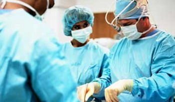 Malasanità, chirurgo dimenticato nello stomaco di un paziente - Lercio