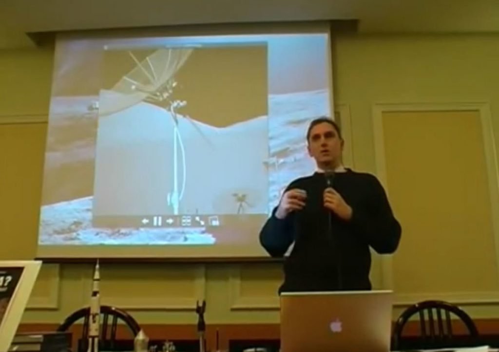 Paolo Attivissimo shock: "Lavoro per gli Illuminati da oltre 10 anni" - Lercio