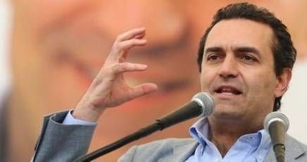 De Magistris: «Basta discriminazioni: a Napoli tutele per minoranza che parla italiano» - Lercio